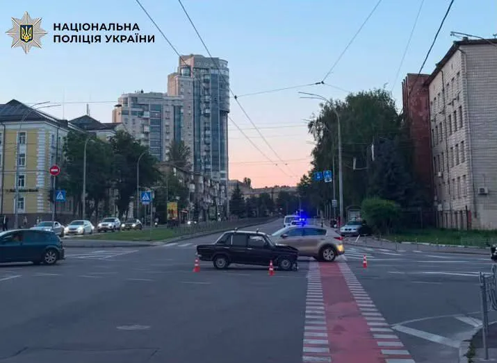В центре Киева BMW после столкновения с ВАЗ сбил насмерть пешехода. Подробности ДТП и фото
