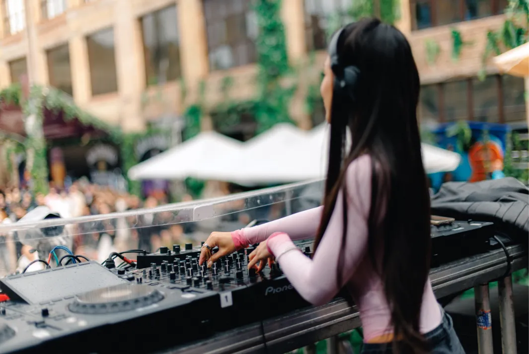 S.V.E.T. Festival у Києві зібрав 400 тисяч гривень на благодійність та об’єднав тисячі фанатів електронної музики