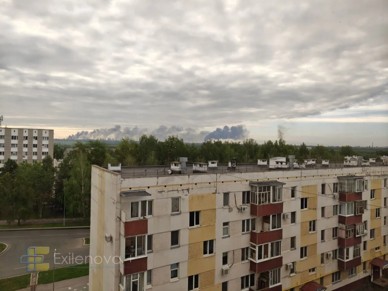 В российском Нижнекамске атакован нефтегазохимический завод: поднялся дым. Фото и видео