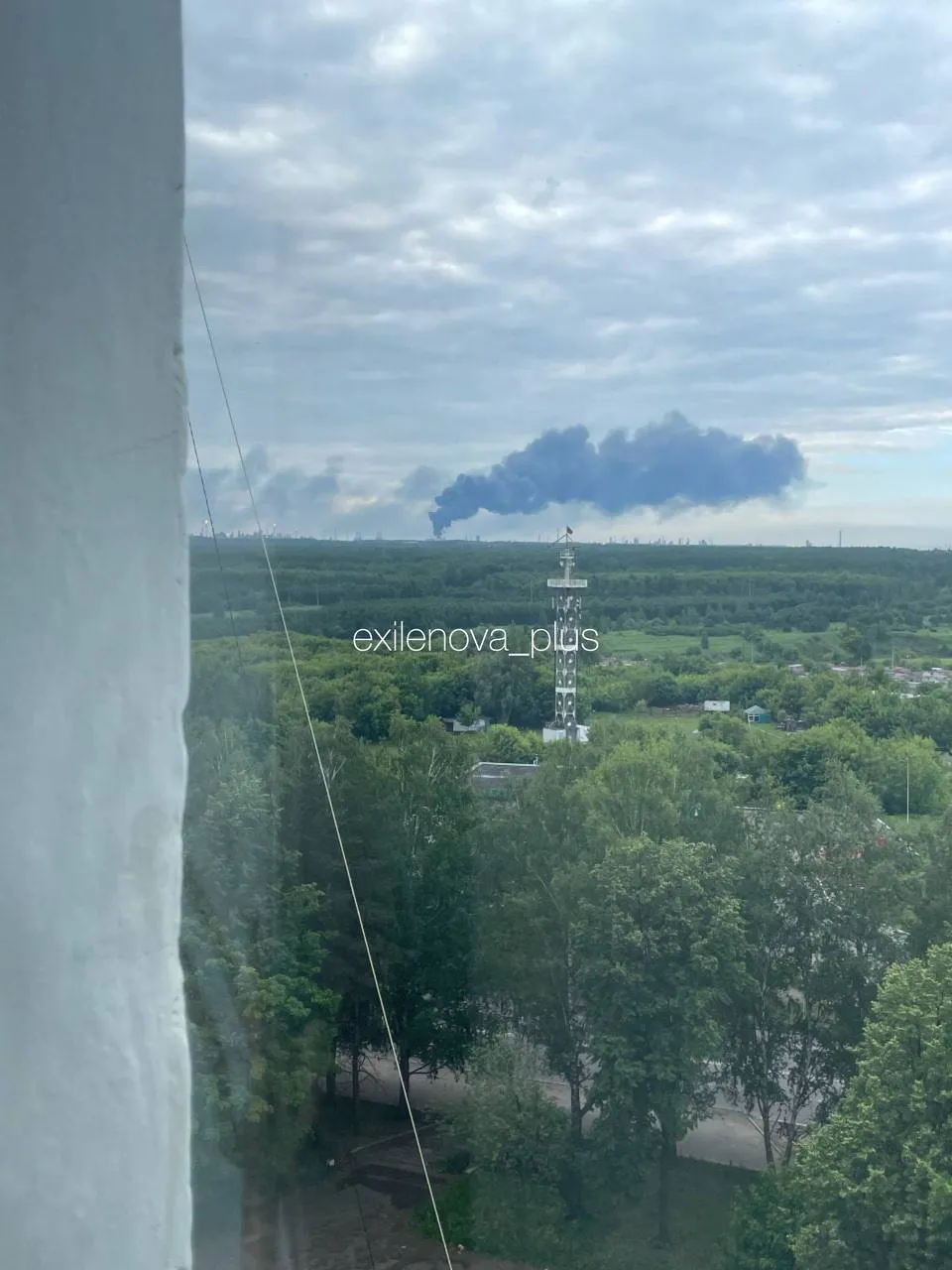 В российском Нижнекамске атакован нефтегазохимический завод: поднялся дым. Фото и видео