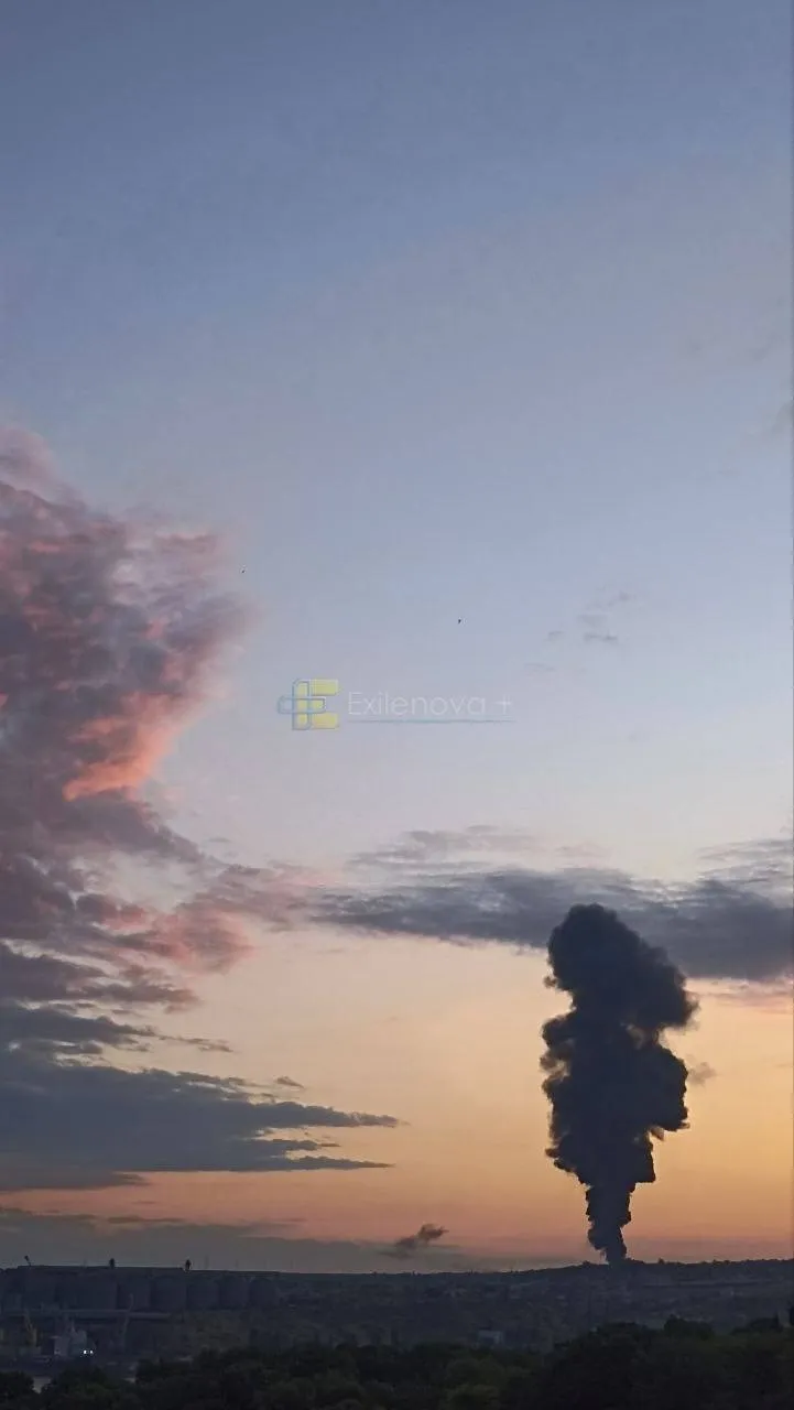 В окупованому Криму вночі прогриміли вибухи, піднявся дим: у Сімферополі були перебої із світлом. Фото