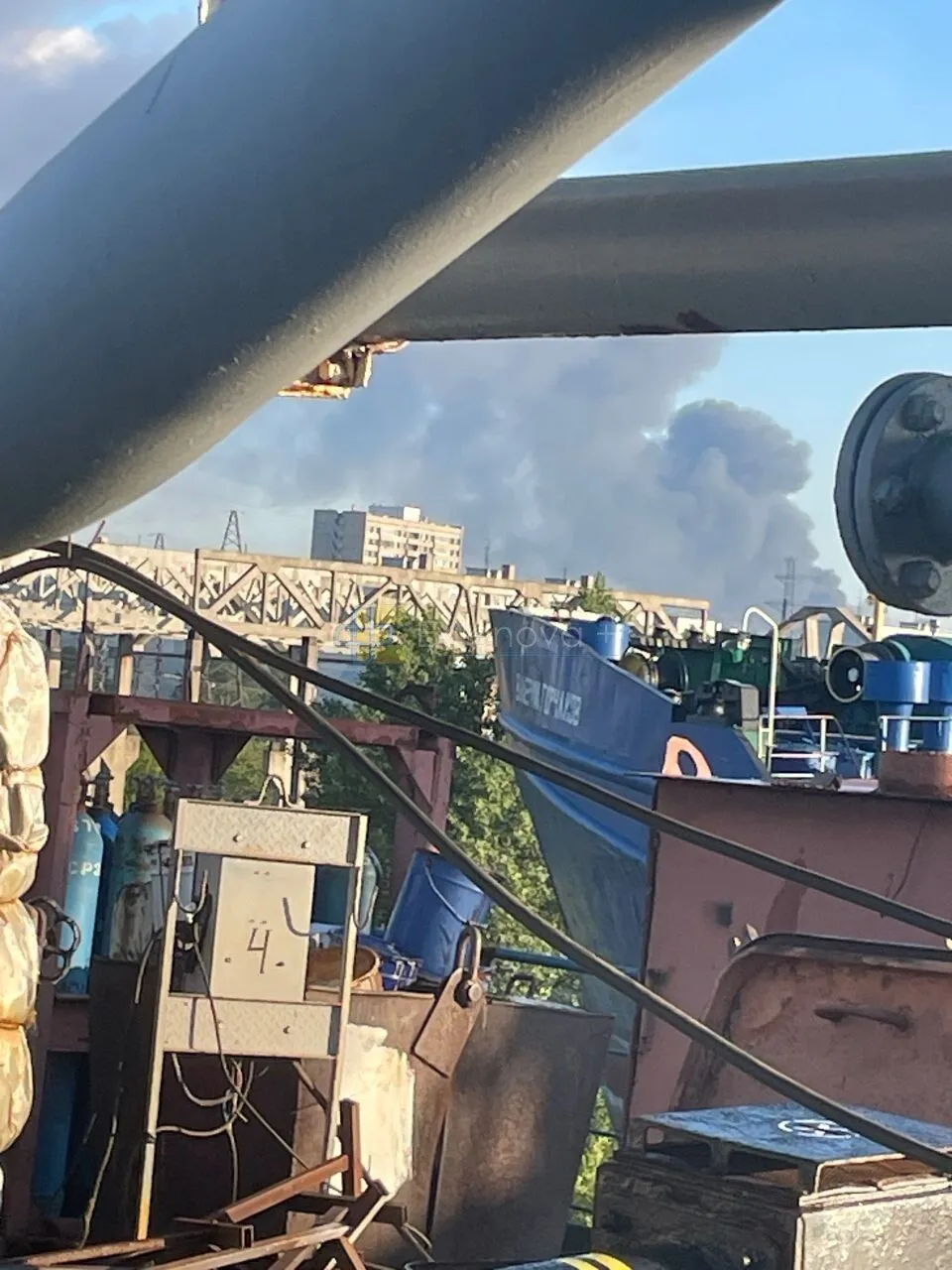У російському Тольятті уражено хімзавод: спалахнула масштабна пожежа. Фото і відео
