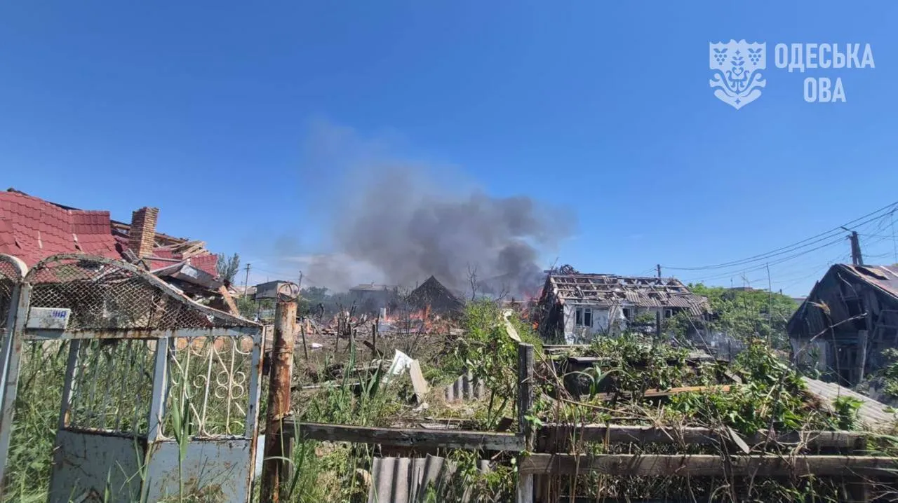 Ракета попала в жилой район: оккупанты атаковали Одесскую область, есть раненые. Фото