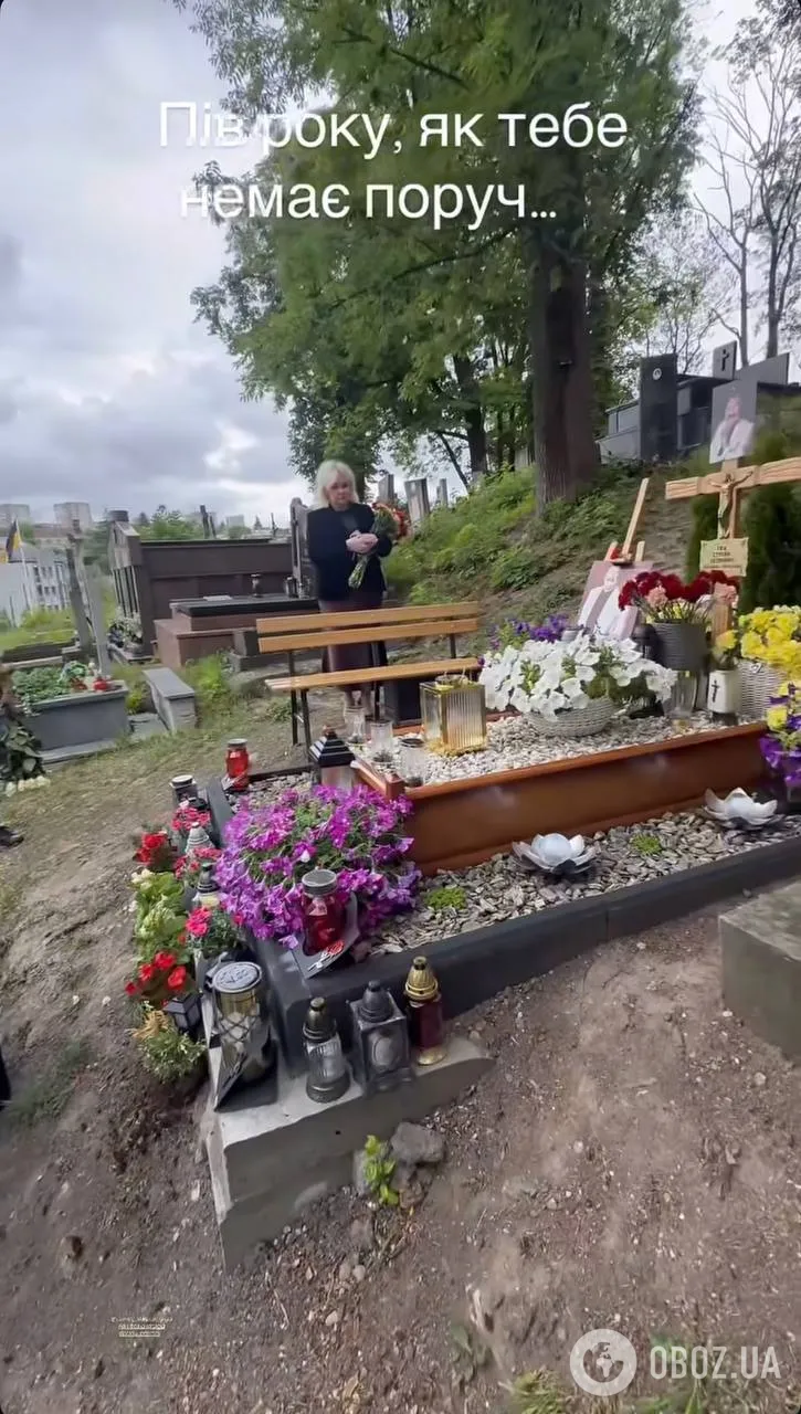 Могила Степана Гіги вкрита квітами