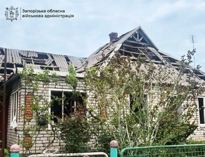 Поврежденный дом в Запорожской области