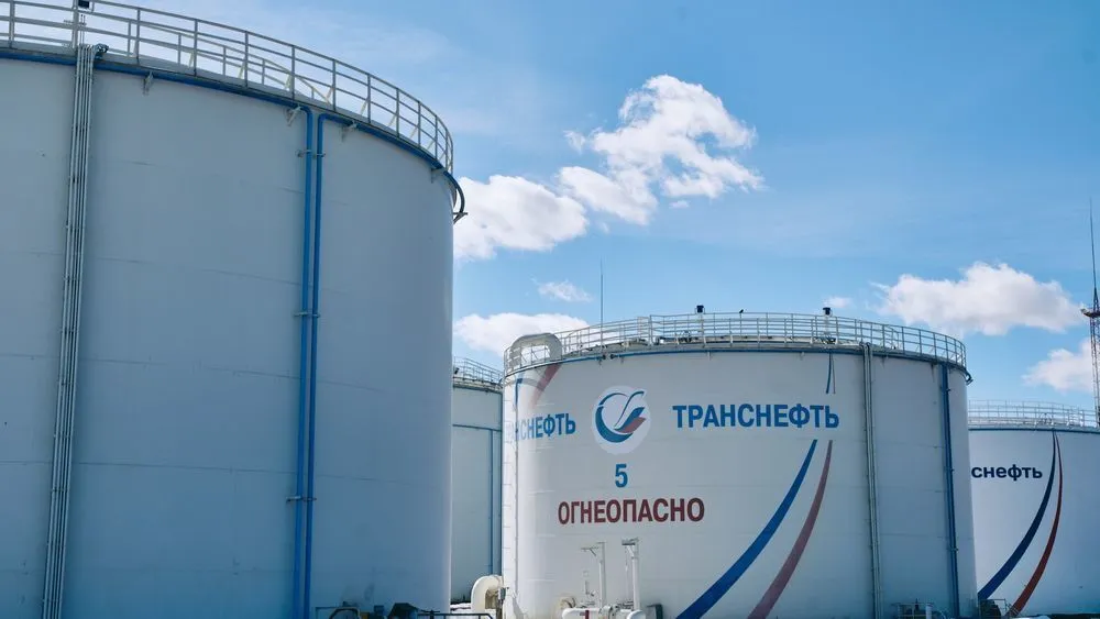 Резервуары с нефтью на НПС "Палкино".