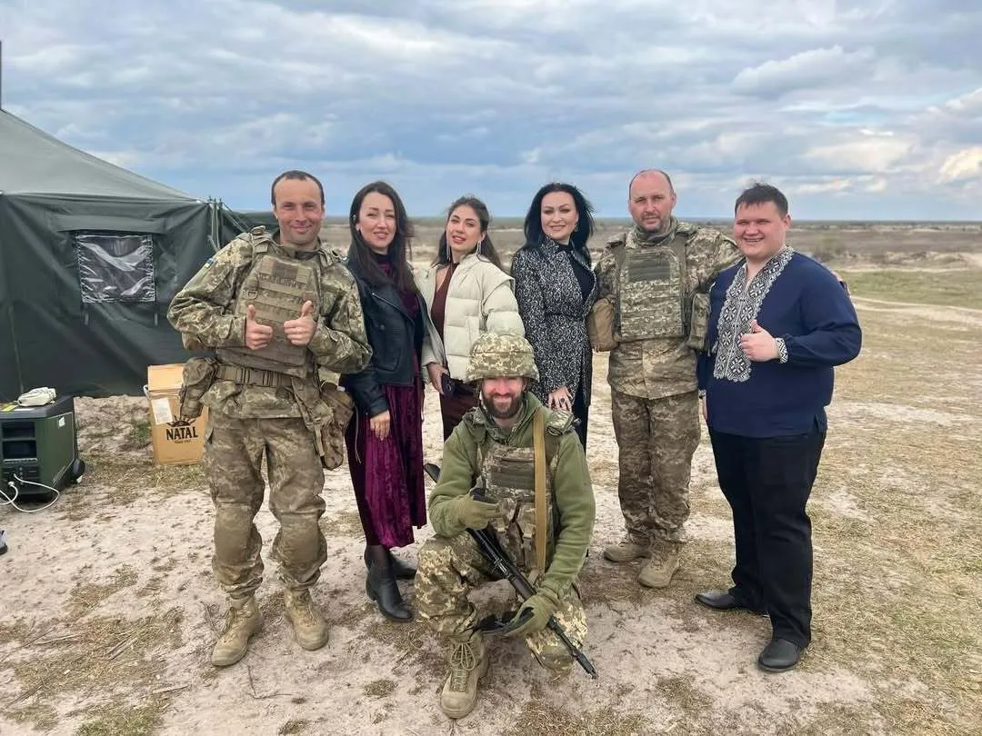 До мобилизации артист устраивал концерты для военных