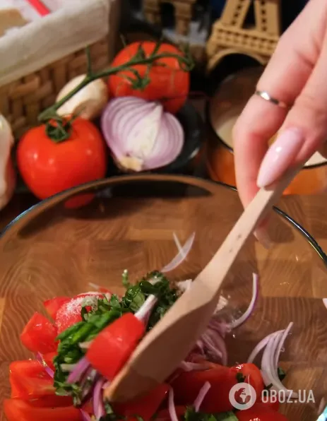 Сочные помидоры по-грузински: как приготовить вкусную закуску к шашлыку