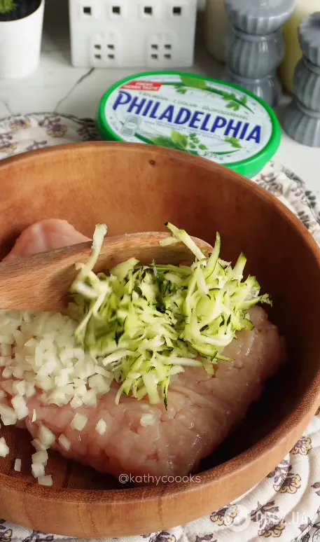 Самые сочные куриные котлеты: добавьте внутрь кабачок