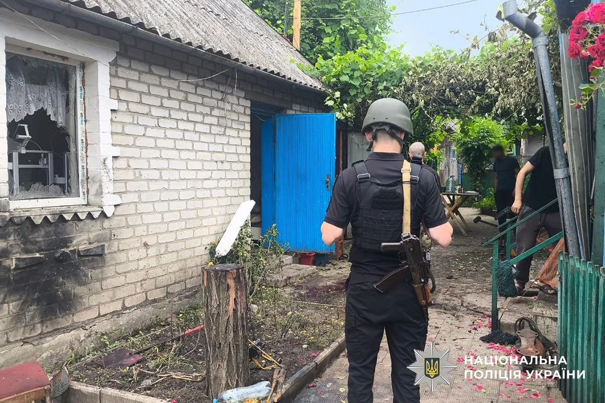 На Донеччині ворог атакував будинки, магазини та авто