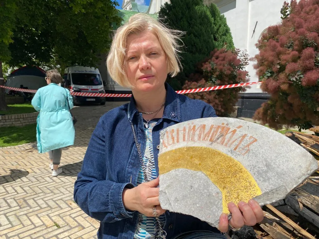 Ирина Геращенко на месте разрушения Киево-Печерской лавры.