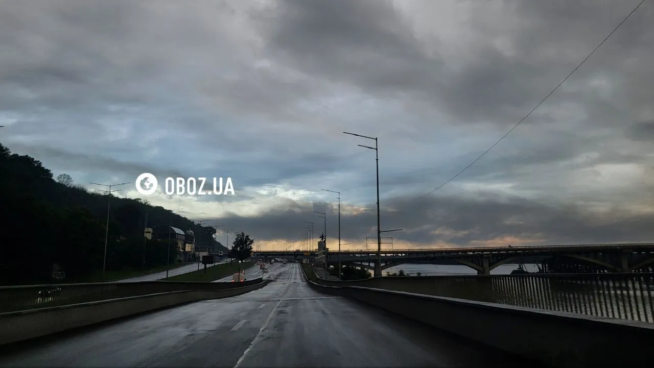 Над Киевом утром виден дым