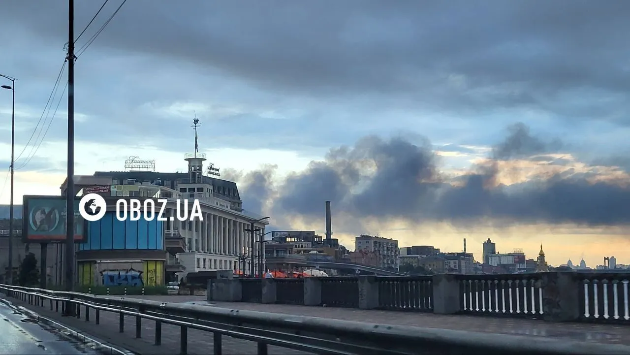 Над Киевом утром виден дым