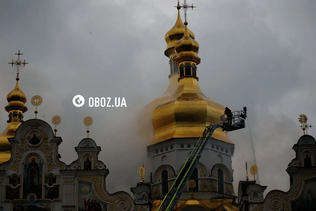 Россияне дважды обстреляли территорию Киево-Печерской лавры.