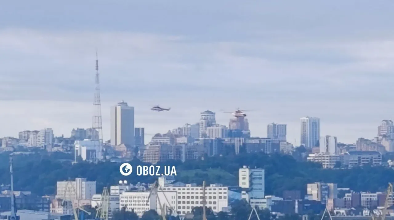 В Киеве для тушения пожаров задействовали вертолет.