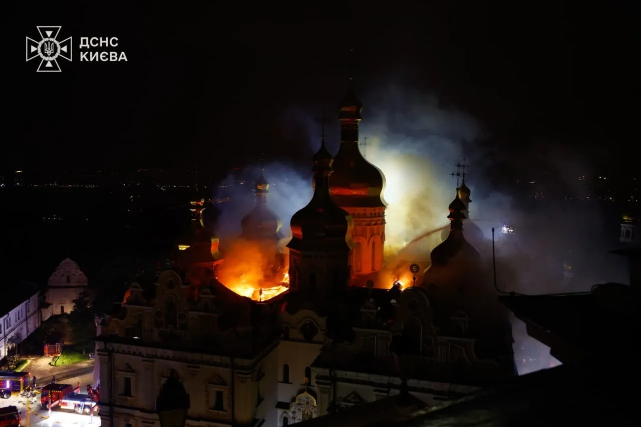 На территории лавры повреждены еще несколько сооружений.