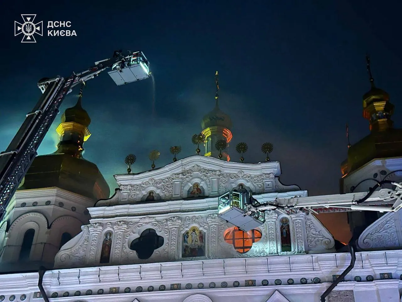 Наслідки удару по Києво-Печерській лаврі.
