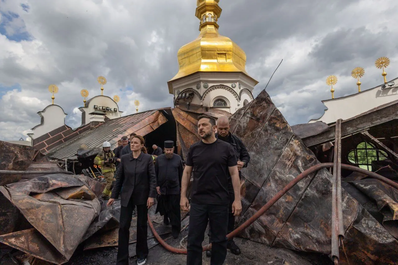 Ворог навмисно вдарив по території міста, де розташовані Києво-Печерська лавра.