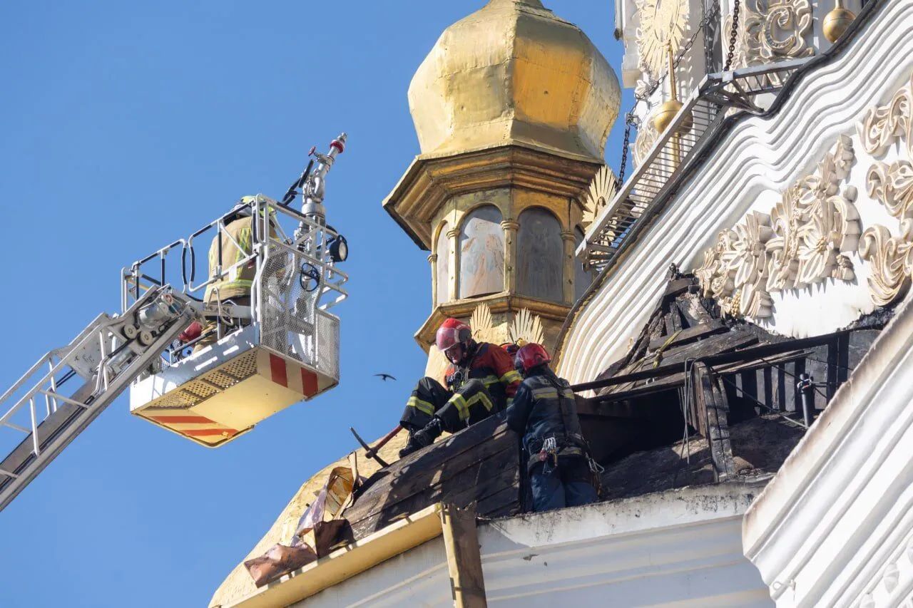 Ворог навмисно вдарив по території міста, де розташовані Києво-Печерська лавра.
