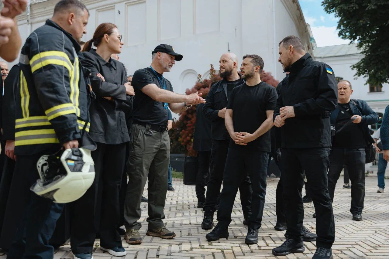 Ворог навмисно вдарив по території міста, де розташовані Києво-Печерська лавра.