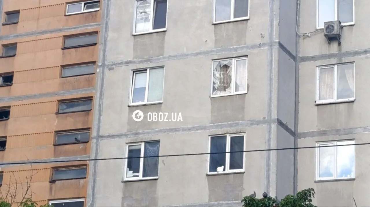 У будинках вибито вікна.