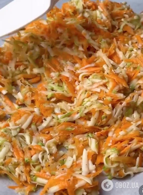 Полезный кабачковый рулет с сырной начинкой: делимся рецептом вкусной закуски
