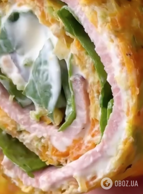 Полезный кабачковый рулет с сырной начинкой: делимся рецептом вкусной закуски