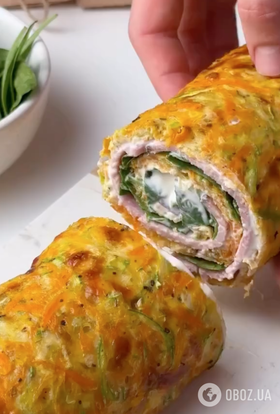 Полезный кабачковый рулет с сырной начинкой: делимся рецептом вкусной закуски