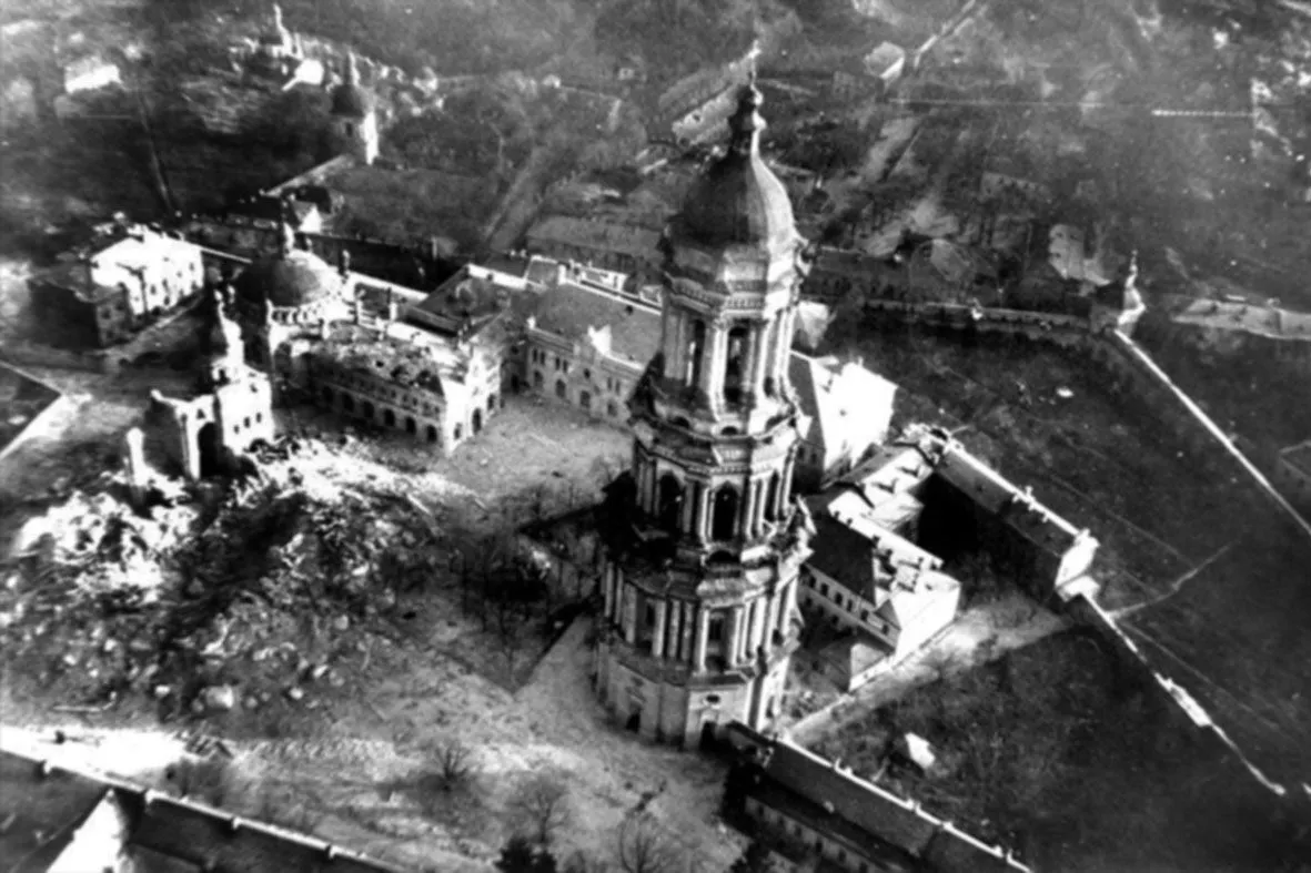 Разрушенный Успенский собор, 1941 год.