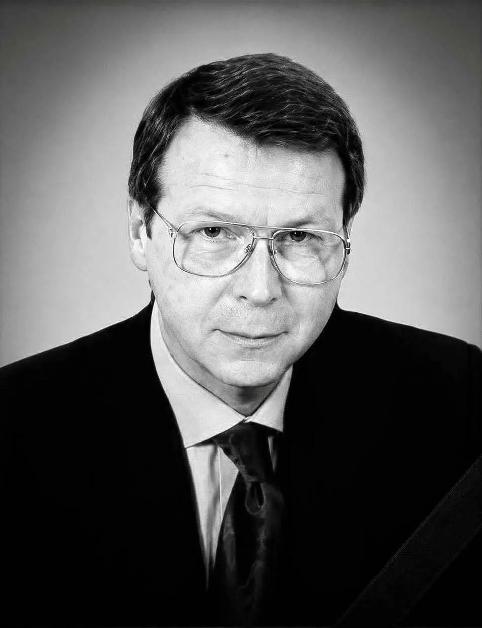Помер Сергій Осика.