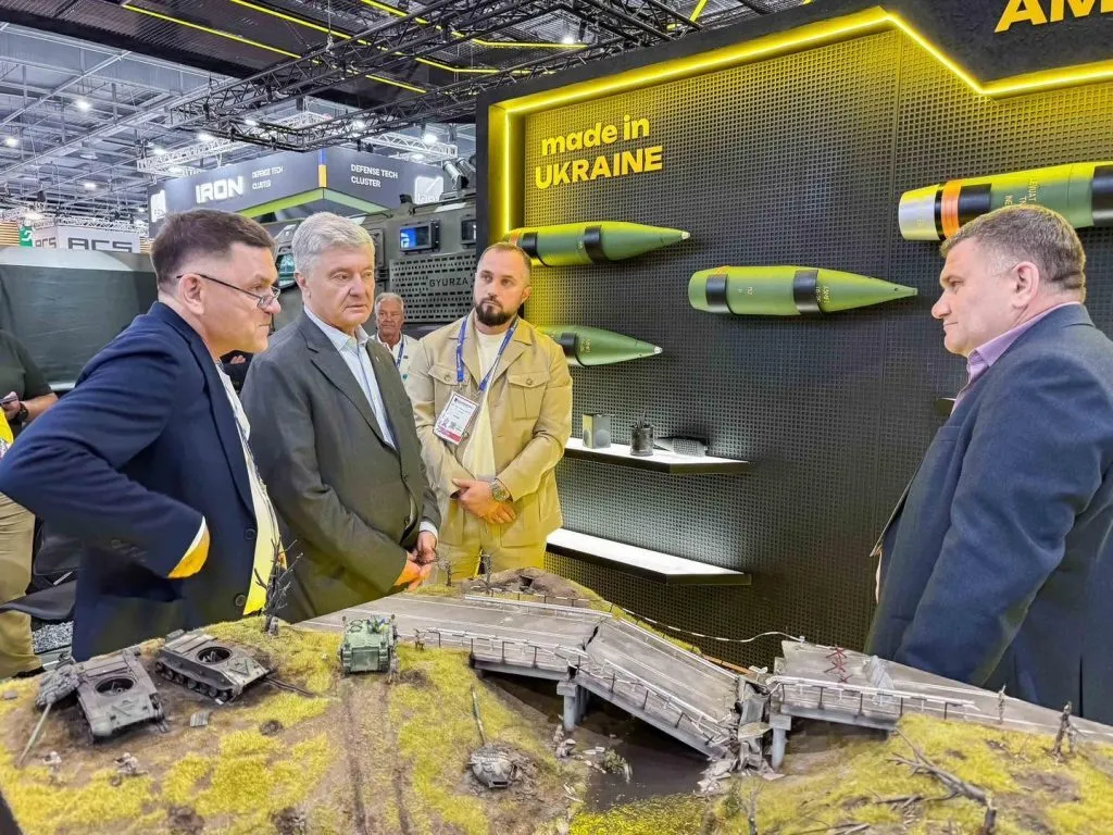 Петро Порошенко відвідав виставку озброєнь Eurosatory 2026