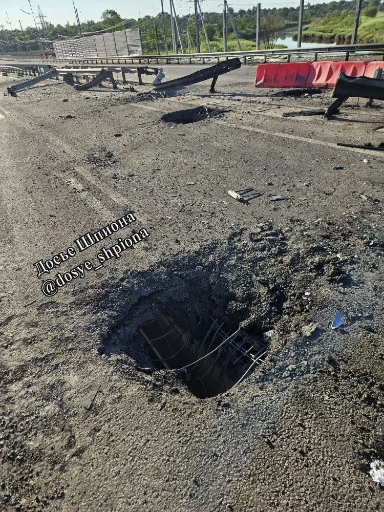 Уражено міст через р. Грузький Єланчик.