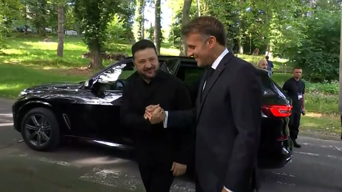 Зеленский приехал на саммит G7