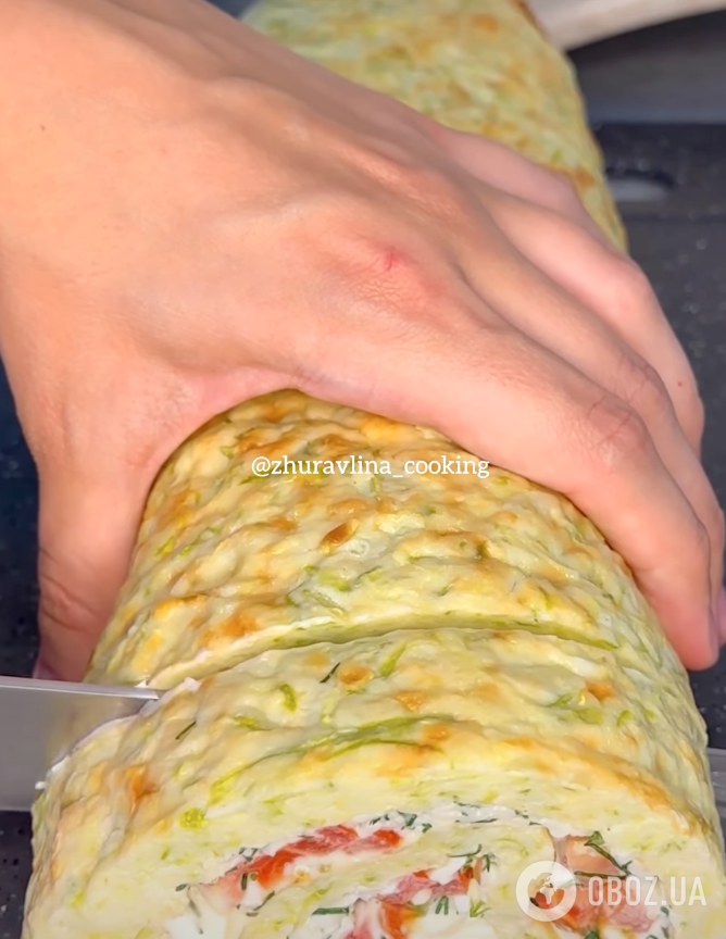Вкусный закусочный кабачковый рулет с сырной начинкой: делимся рецептом бюджетной закуски
