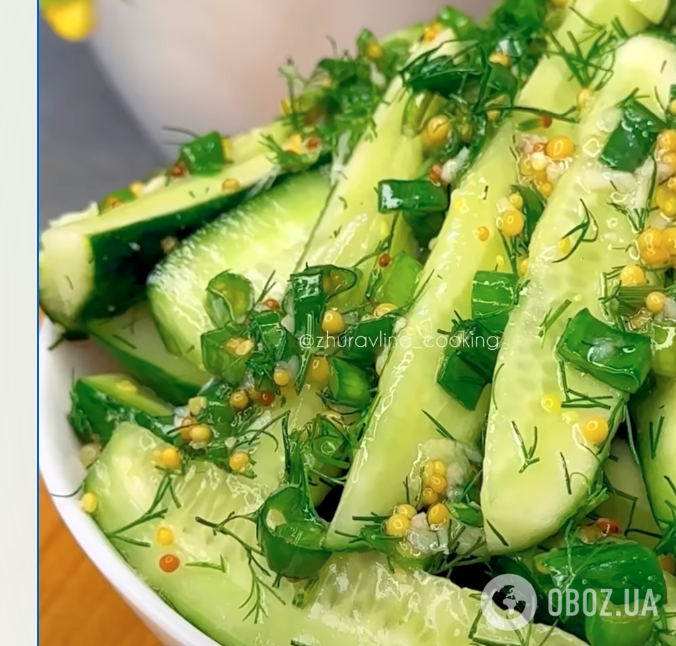Хрустящие маринованные огурцы с чесноком и зеленью в пакете: есть закуску можно сразу