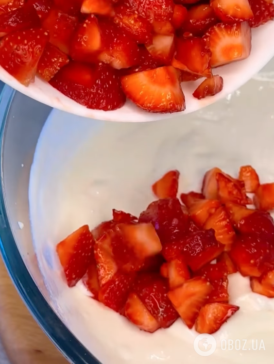 Тредновый клубничный десерт со сметаной: вкуснее за любой торт