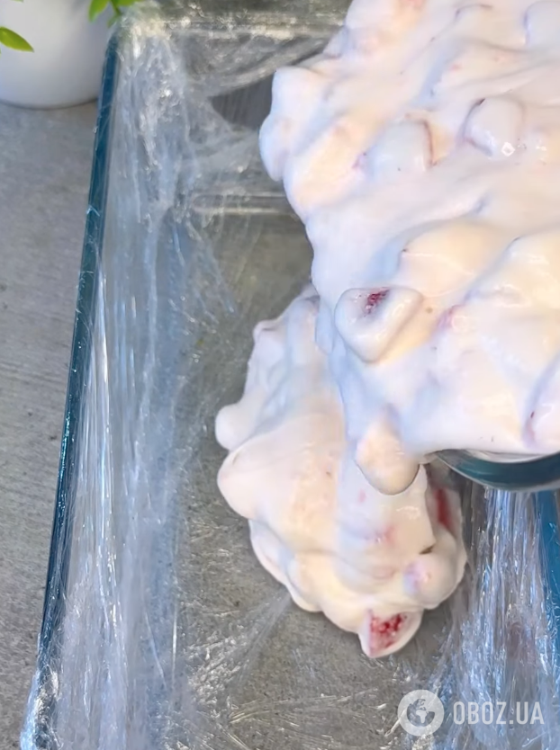 Тредновый клубничный десерт со сметаной: вкуснее за любой торт