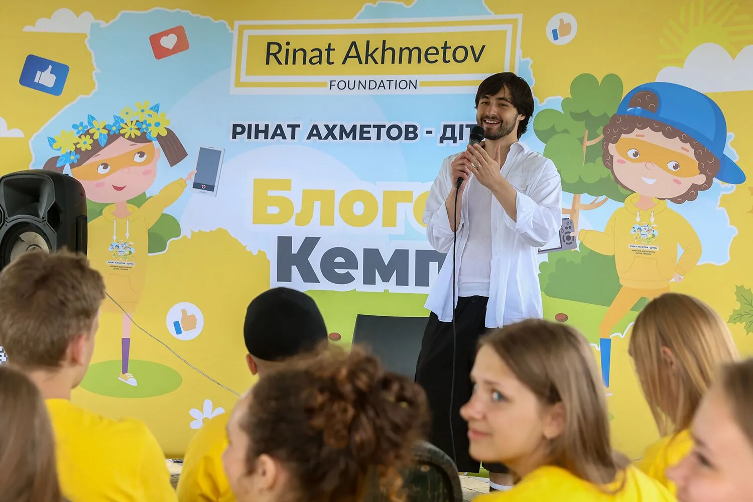 Певец Khayat провёл мотивационный мастер-класс для детей в «Блогер Кемпи»