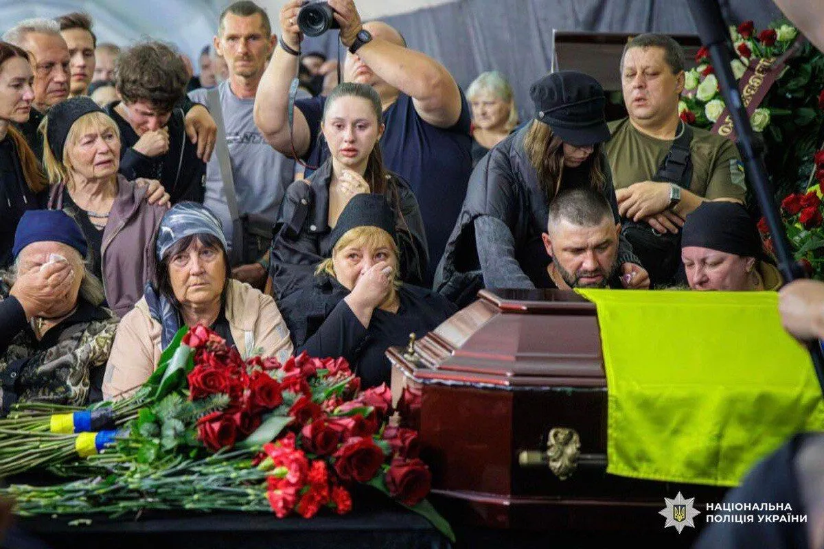 В Харькове провели в последний путь спасателей, убитых россиянами в ночь на 15 июня