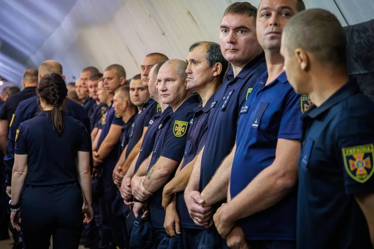 В Харькове провели в последний путь спасателей, убитых россиянами в ночь на 15 июня