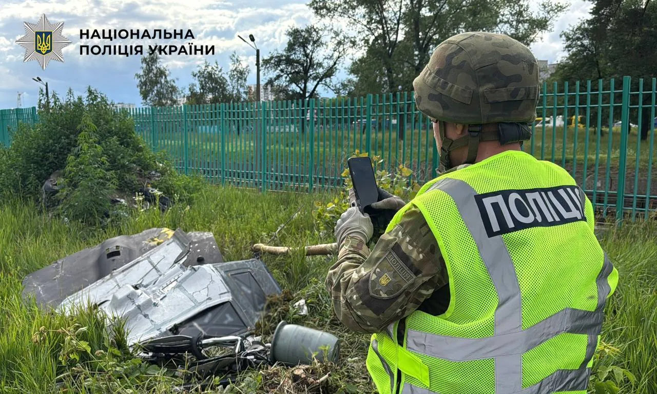 На Троєщині знайшли бойову частину дрона-камікадзе.