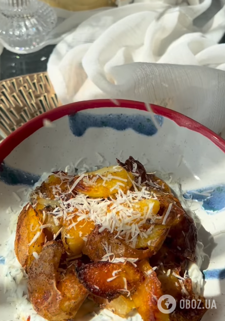Как вкусно запечь молодой картофель в кожуре: подавайте с йогуртовым соусом