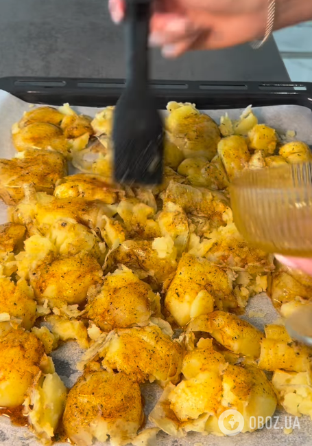 Как вкусно запечь молодой картофель в кожуре: подавайте с йогуртовым соусом