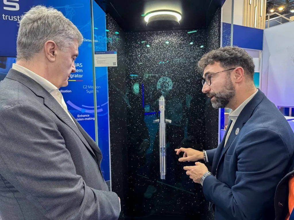 "Там еще есть чему гореть": Порошенко после переговоров на выставке вооружений Eurosatory намекнул на новые "сюрпризы" для РФ