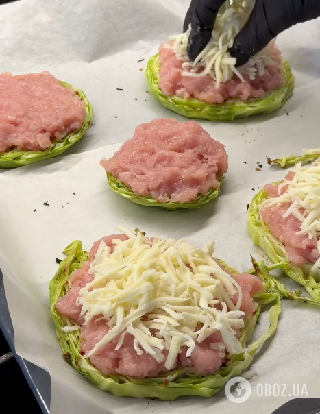 Сытные капустные стейки с фаршем и сыром: рецепт приготовления в духовке