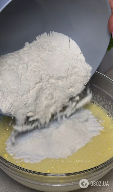 Клубничный пирог для ленивых: как приготовить вкусную сезонную выпечку к чаю