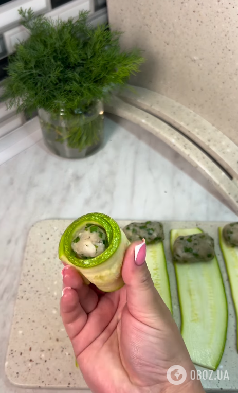 Вкусные кабачковые рулетики с куриным филе: готовятся в духовке
