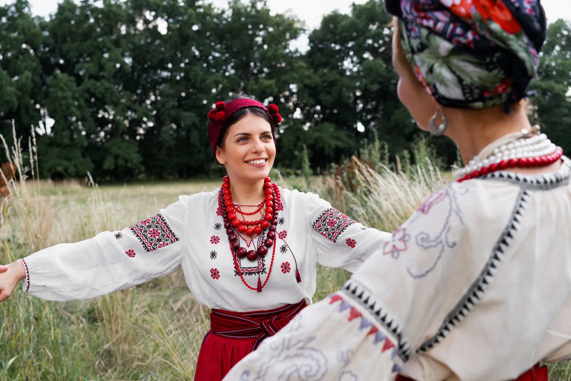 Які прізвища давали в давнину в Україні знахарям, ворожкам і лікарям