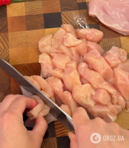 Ситна кабачкова запіканка з помідорами та курячим філе: готується елементарно