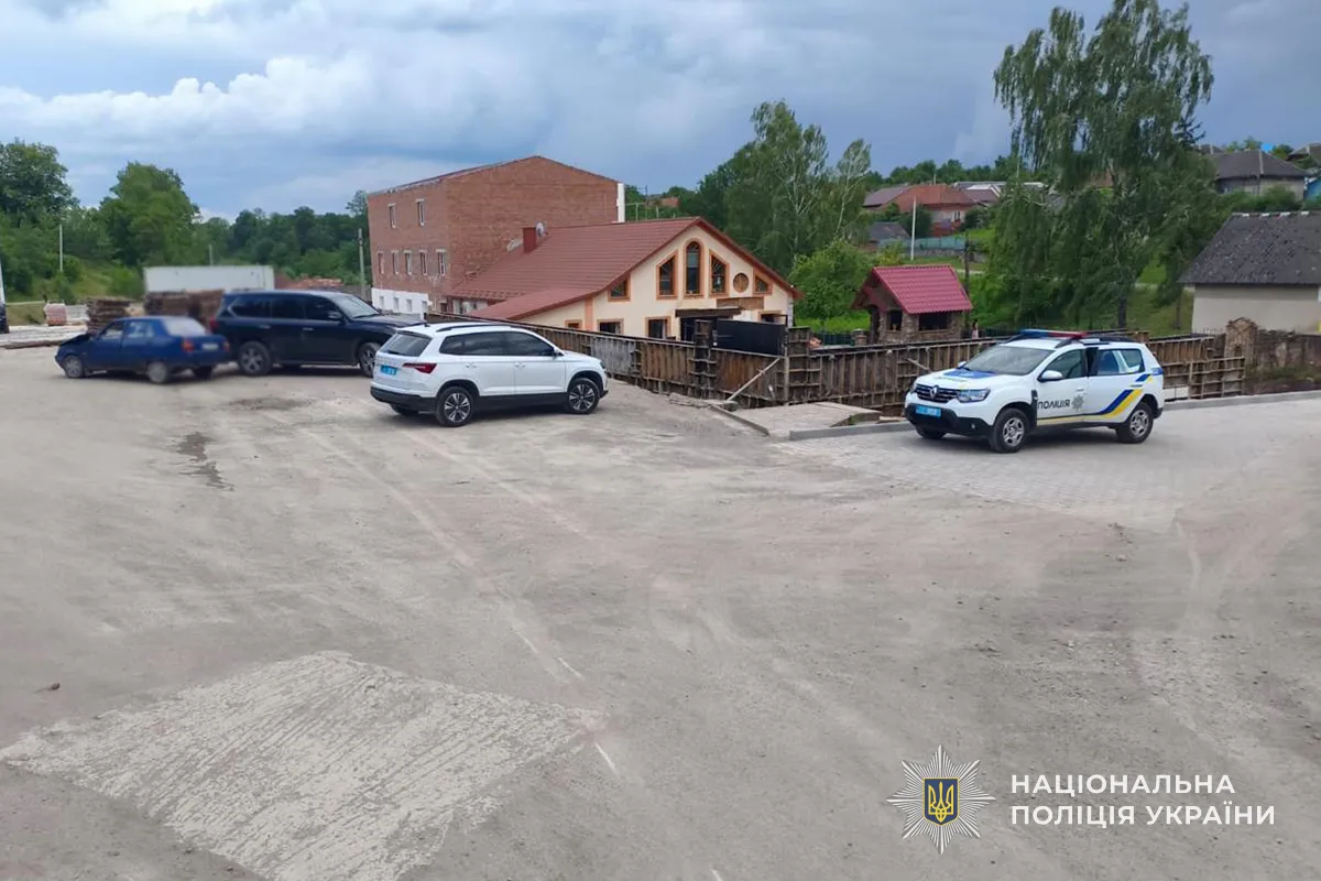 Водій "Славути" врізався у припаркований на узбіччі автомобіль